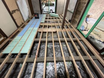 湿気をシャットアウト!「土間シート」の魔法